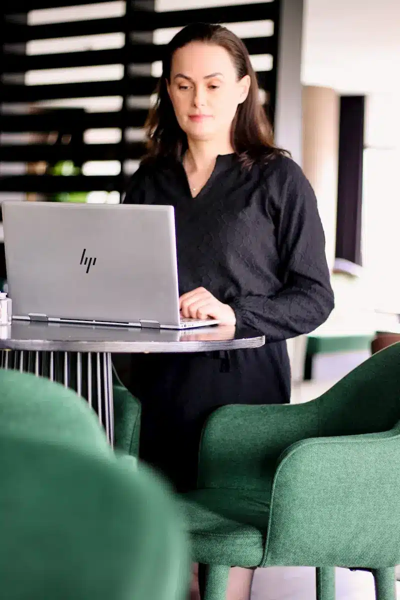 linda-visser-efficiency-expert-laptop-inbox-automatisering Laptop scherm toont Inbox op de Autopiloot interface - email automatisering systeem van Solva Support